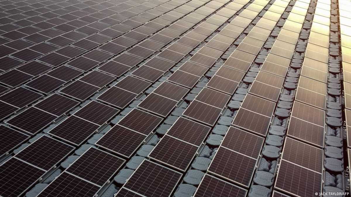 पर्याप्त धूप लेकिन जमीन कम, छतों पर सौर पैनल लगाएगा इस्राएल